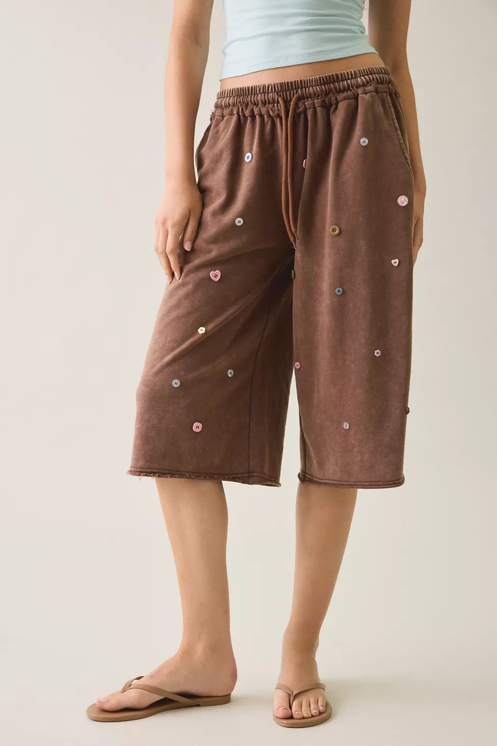 Leya Icon Button Detail Long Shorts