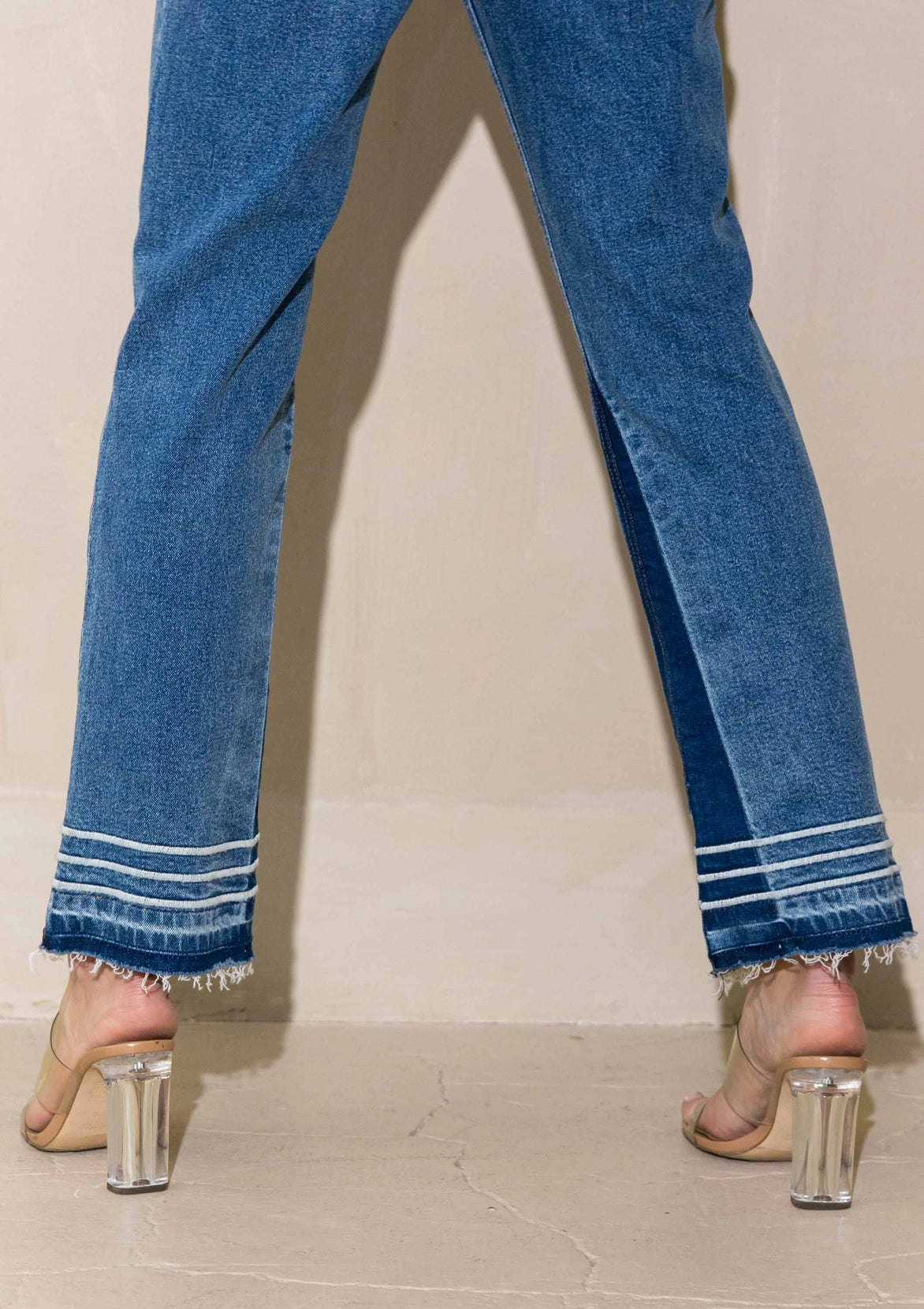Ana MR Straight Leg Jeans