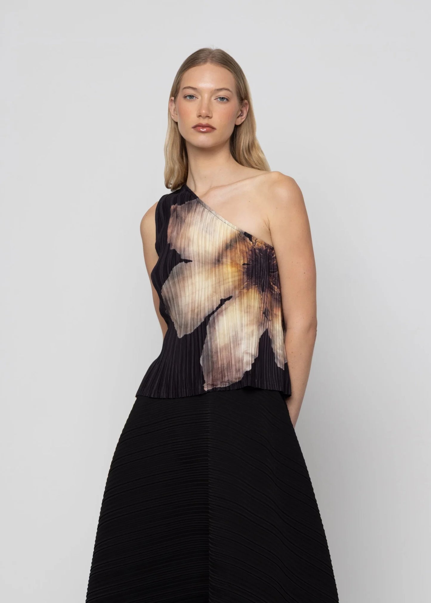 Night Petal One-Shoulder Top