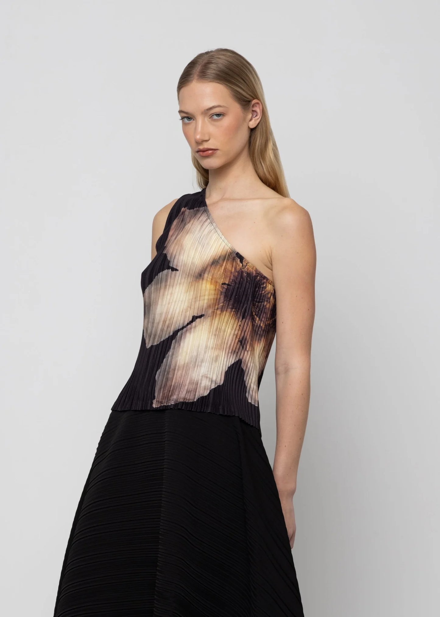 Night Petal One-Shoulder Top