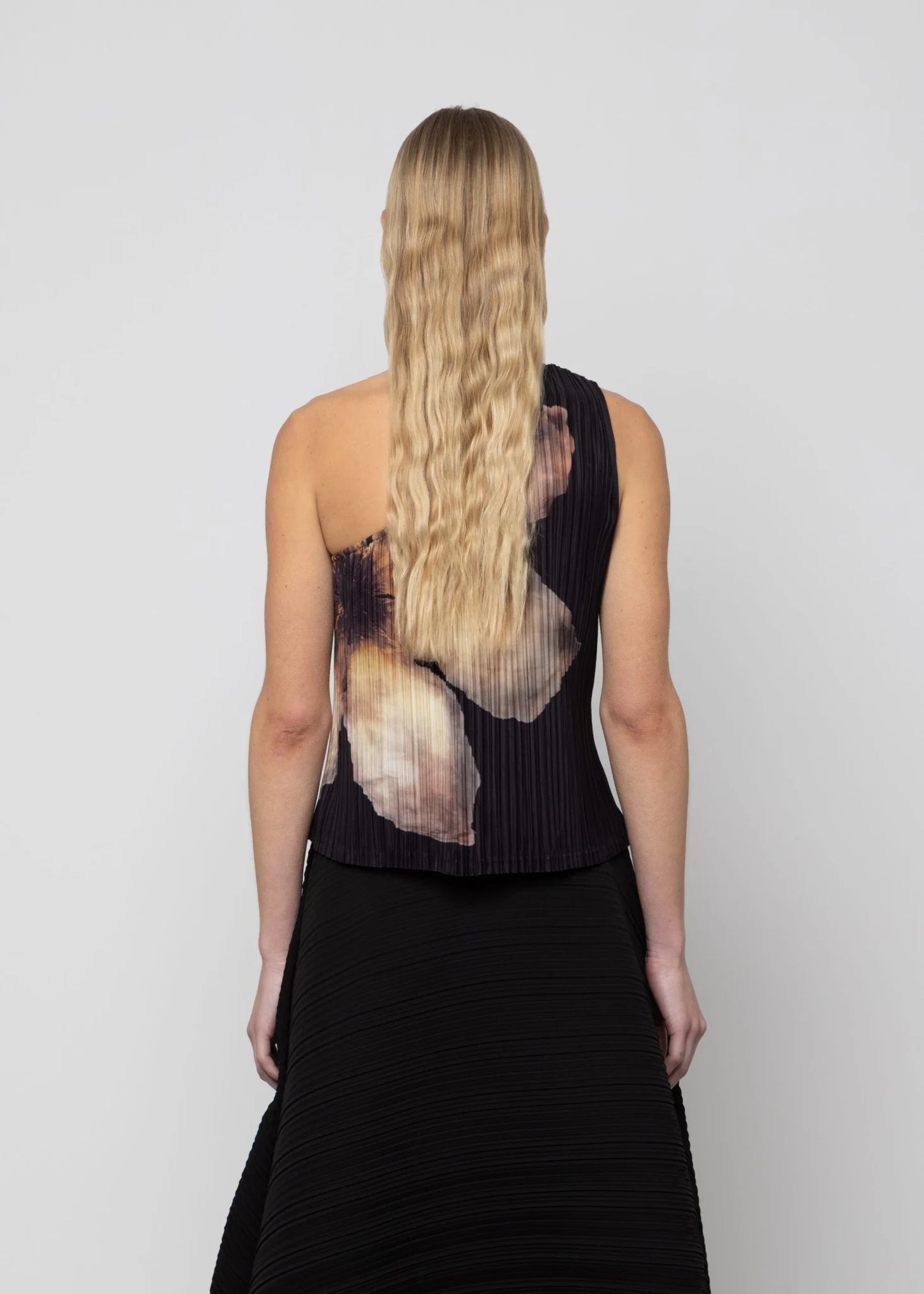 Night Petal One-Shoulder Top