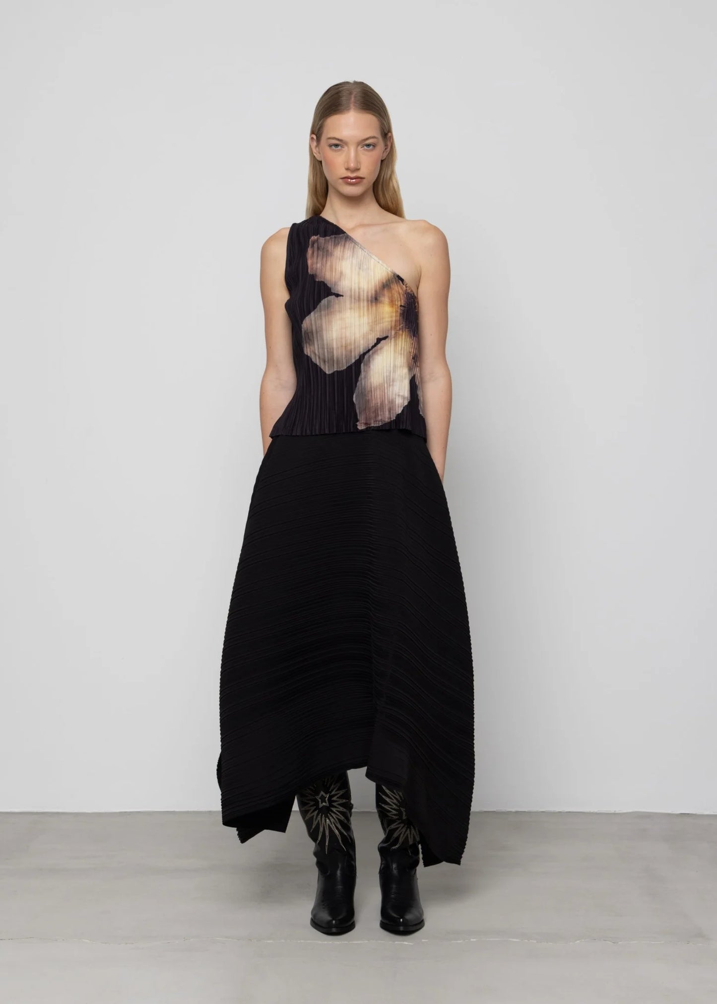 Night Petal One-Shoulder Top