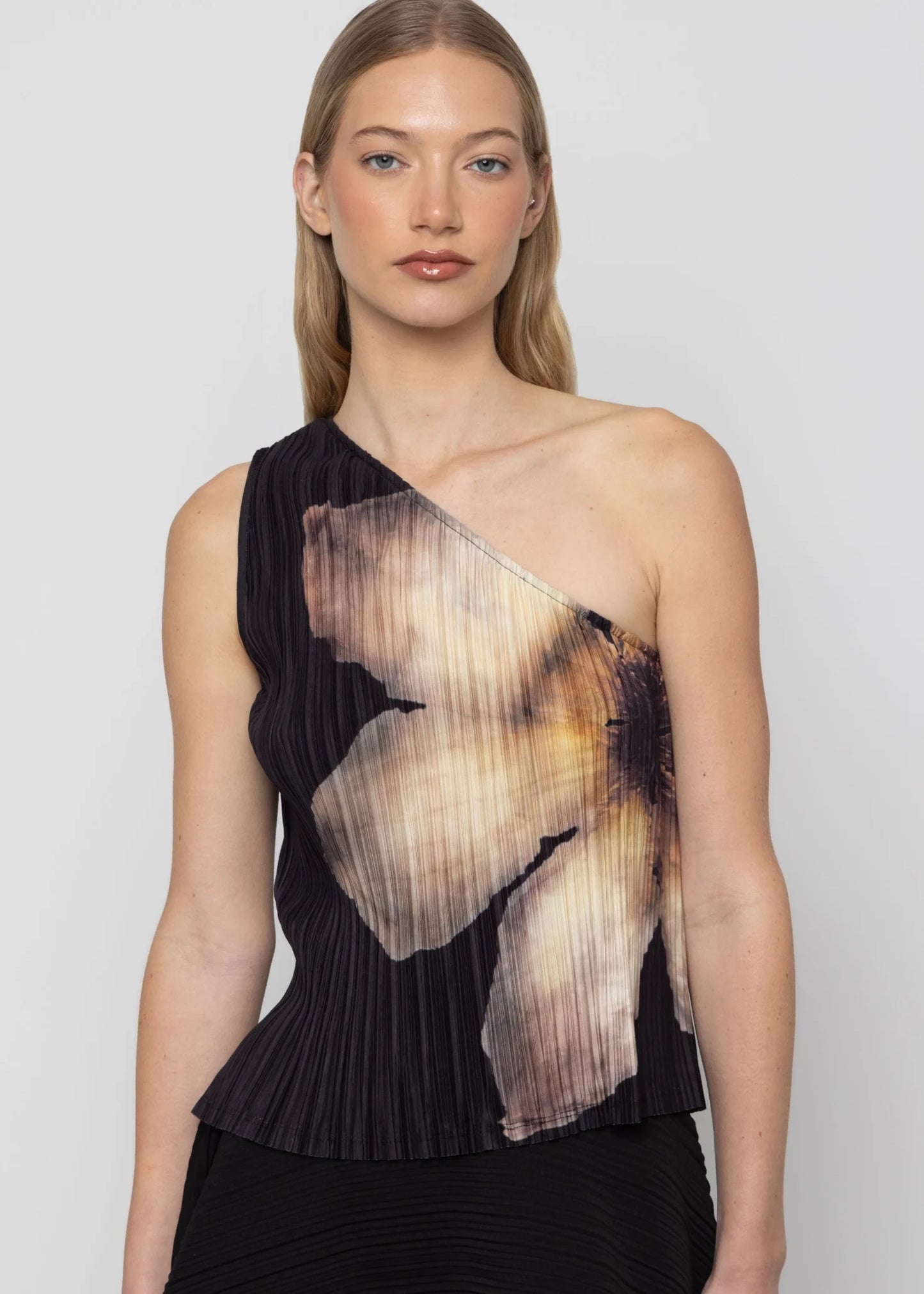 Night Petal One-Shoulder Top