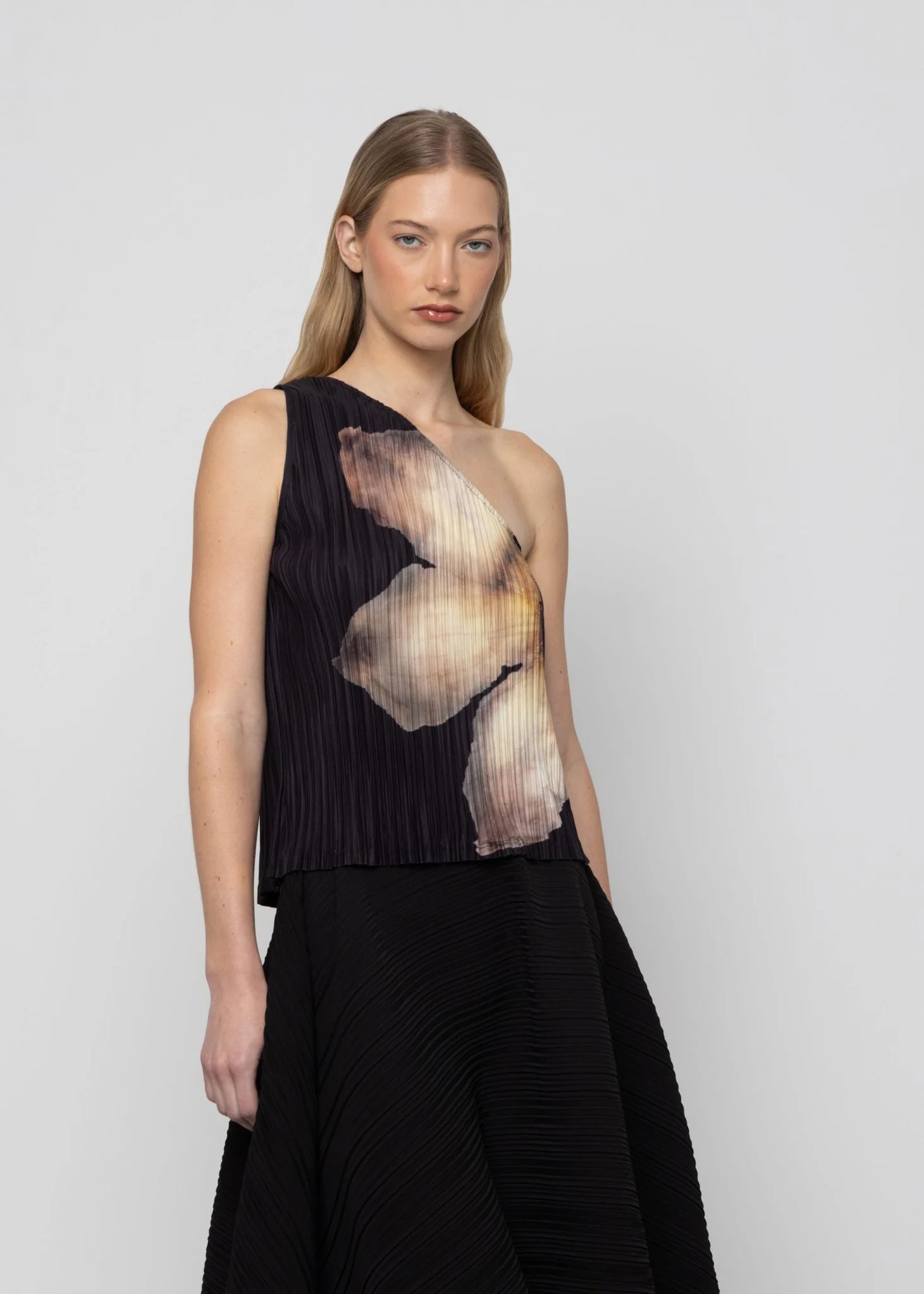 Night Petal One-Shoulder Top