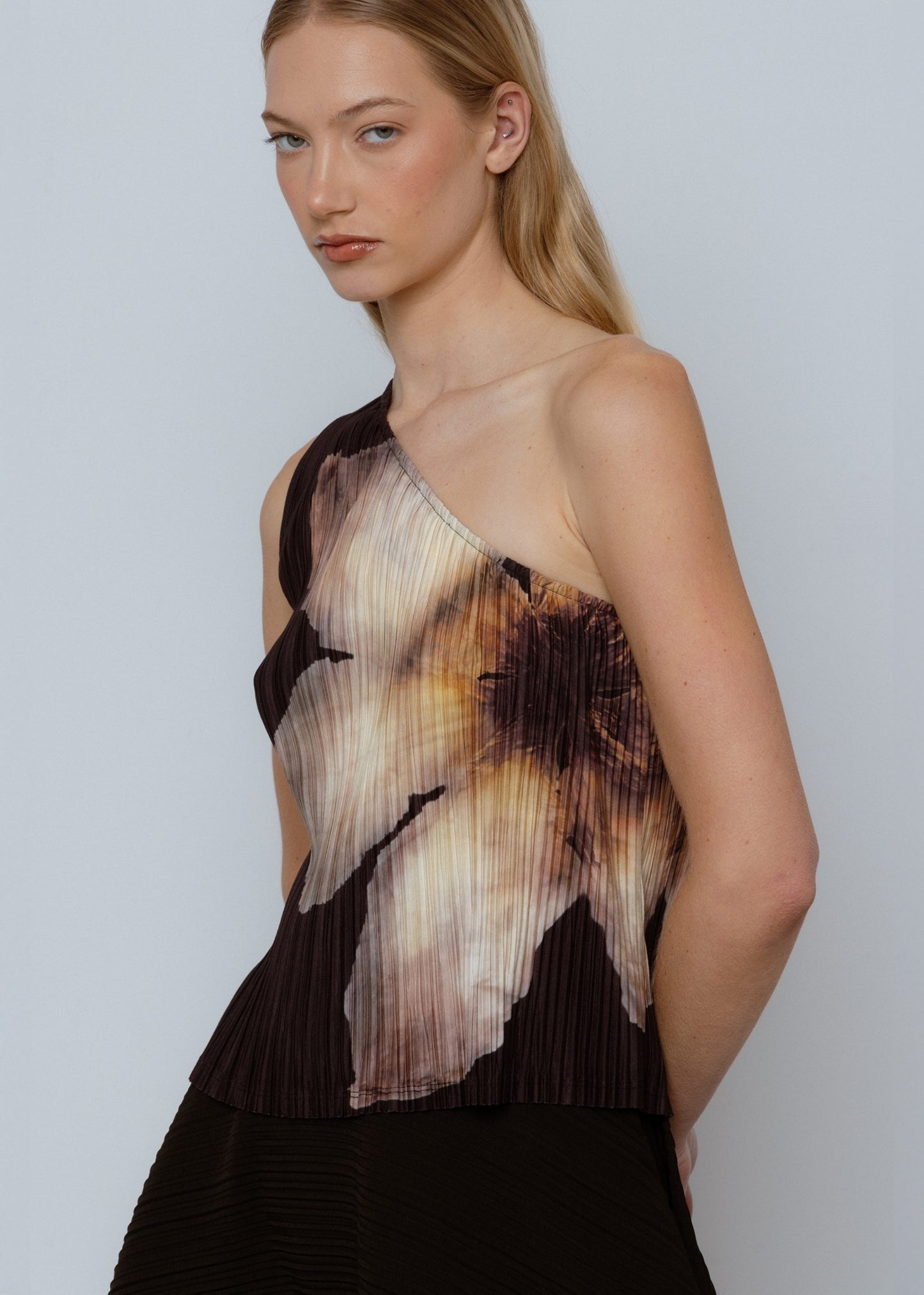 Night Petal One-Shoulder Top