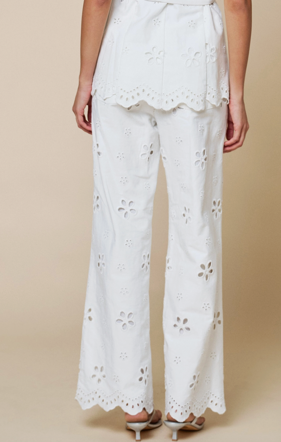 Floral Embroidery Scalloped Hem Pants