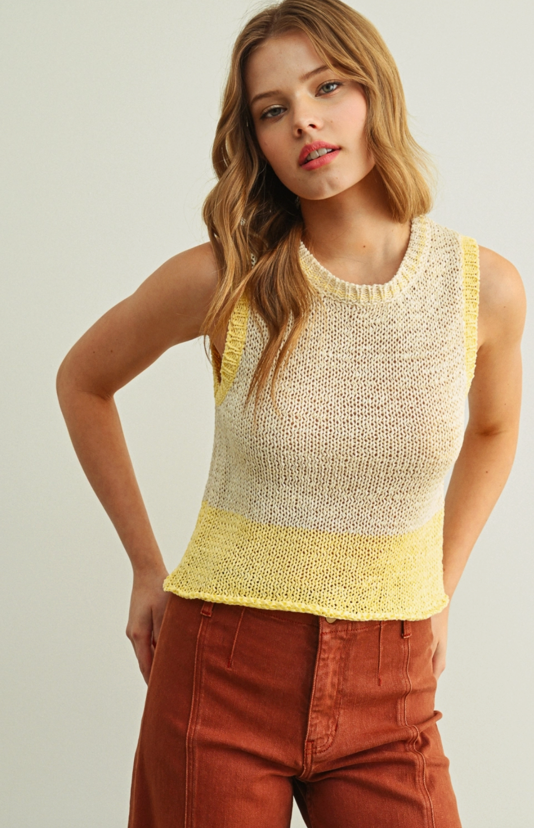 Color Blocked Sleeveless Knitted Top