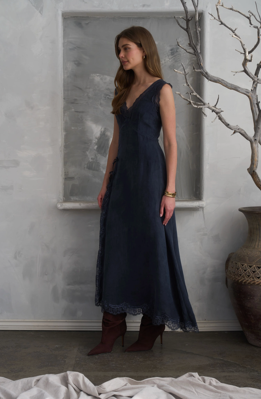 Lace Insert V Neck Sleeveless Midi Dress