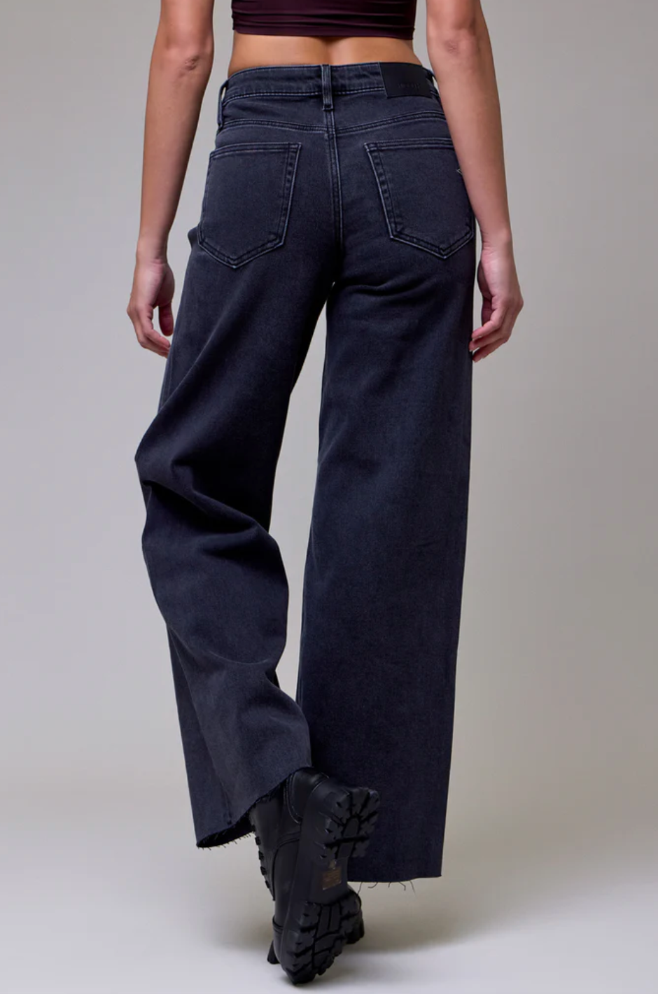 Nori Clean Cut Charcoal