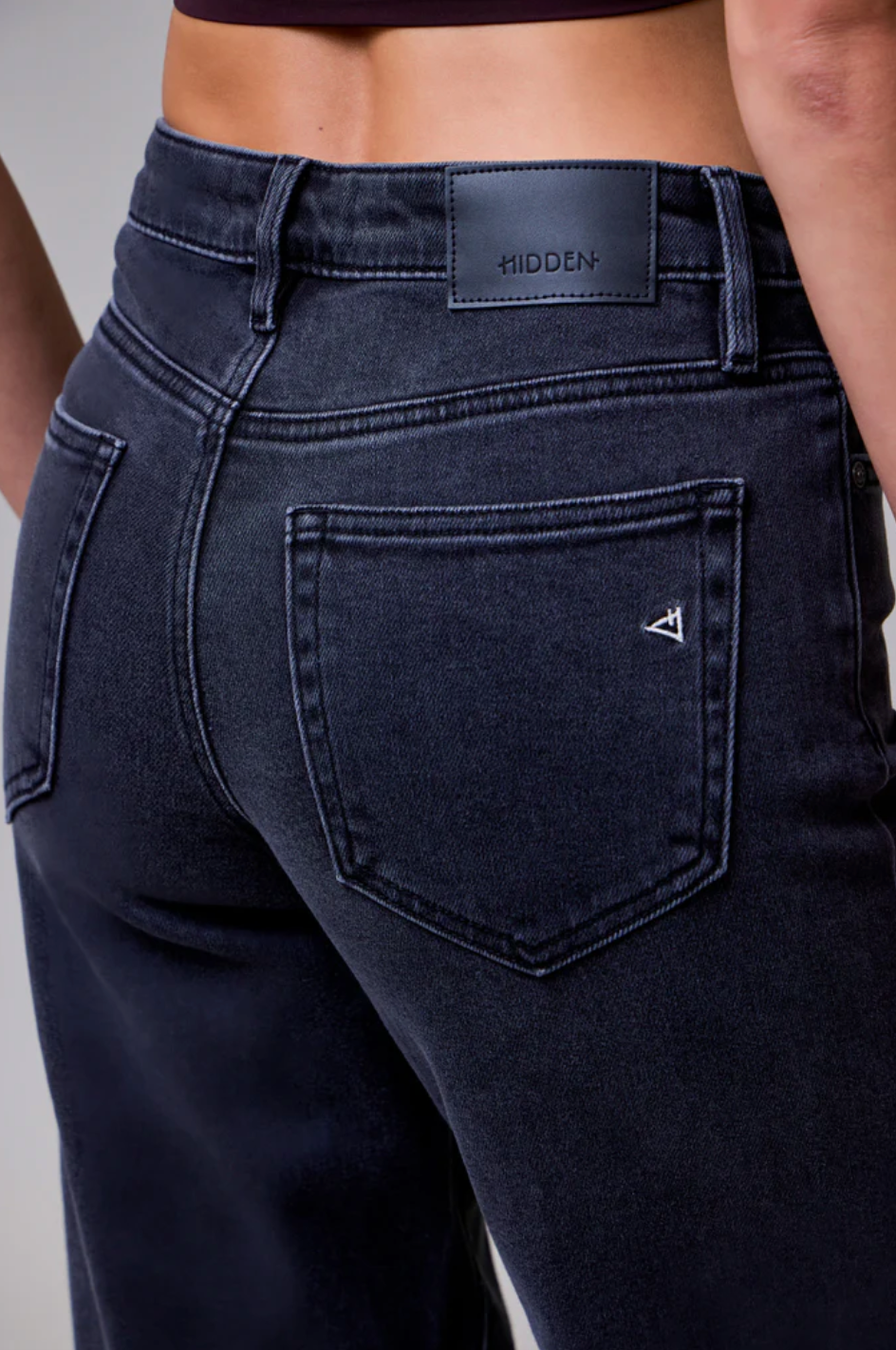 Nori Clean Cut Charcoal