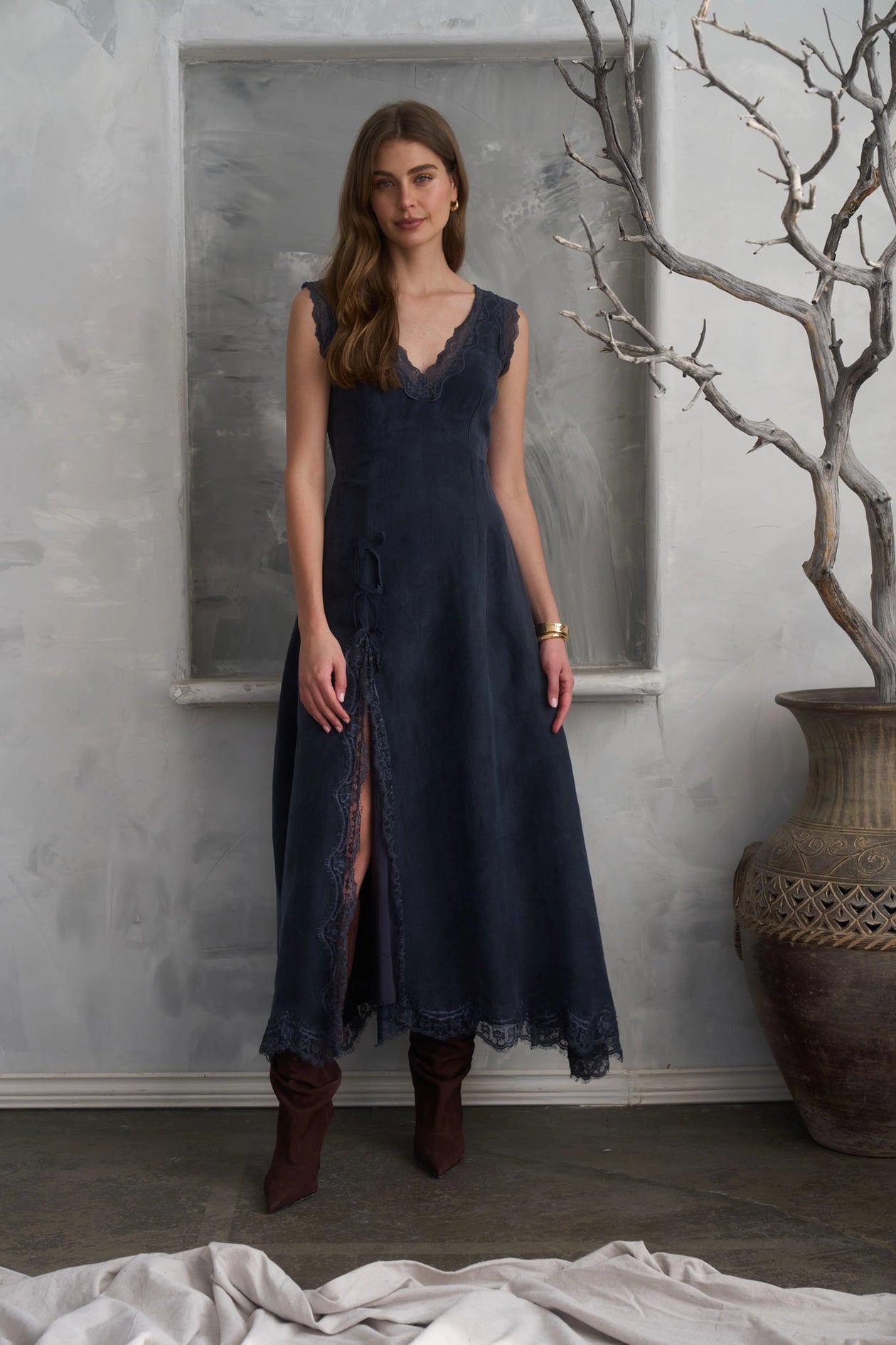 Lace Insert V Neck Sleeveless Midi Dress